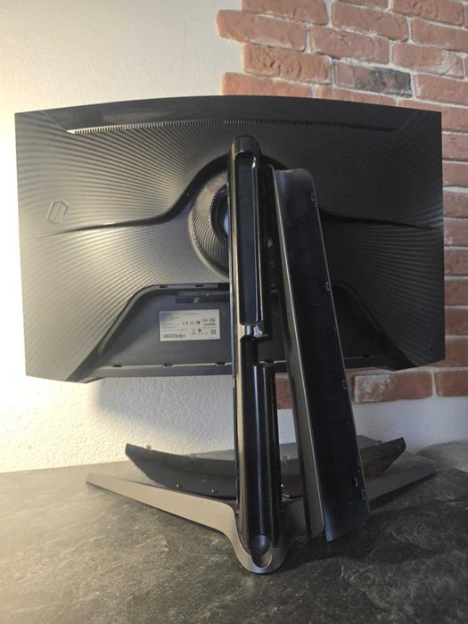 32" Monitor de Gaming curbat Odyssey G7 cu 1000R