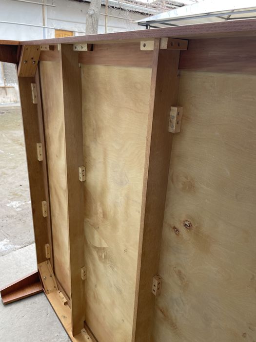 Стол на топчан орех 1,5/1,5