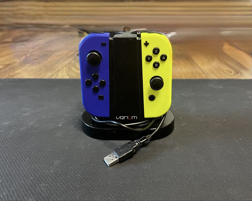 Nintendo Switch V2 (HAC-001(-01)) + 6 игри + 4 Joy-Con + Pro Controller + зарядни станции | ПЪЛЕН КОМПЛЕКТ