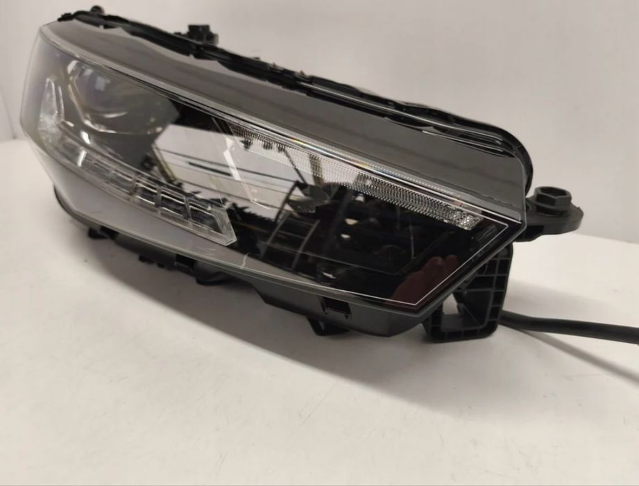 Ляв и десен фар за Шкода Скала кристал лед фейс  SKODA SCALA LIFT FULL LED 665941016A и 655941015A