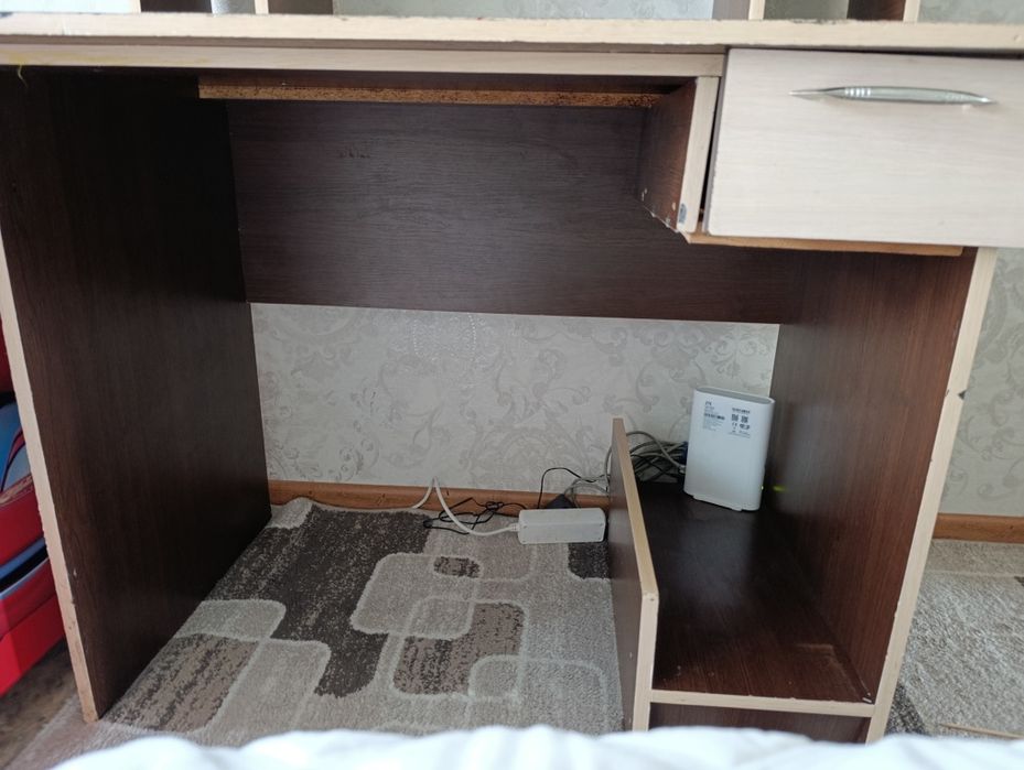 Продам ученический стол