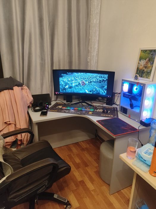 Стол игровой, офисный