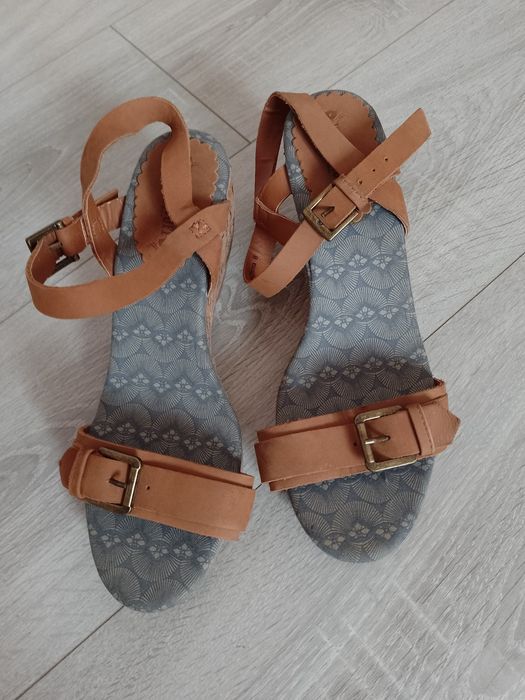 Sandale de piele întoarsă
