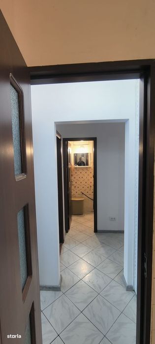 Particular 3 decomandate Ciuperca Helin et. 2/4 bilateral, centrala...