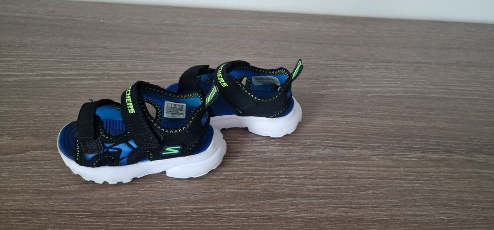 Încălțăminte Skechers băieți – mărimea 22 – foarte puțin purtate