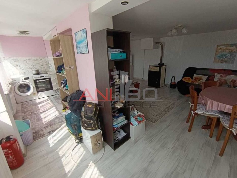 Еднофамилна къща с двор в кв. Галата, гр. Варна