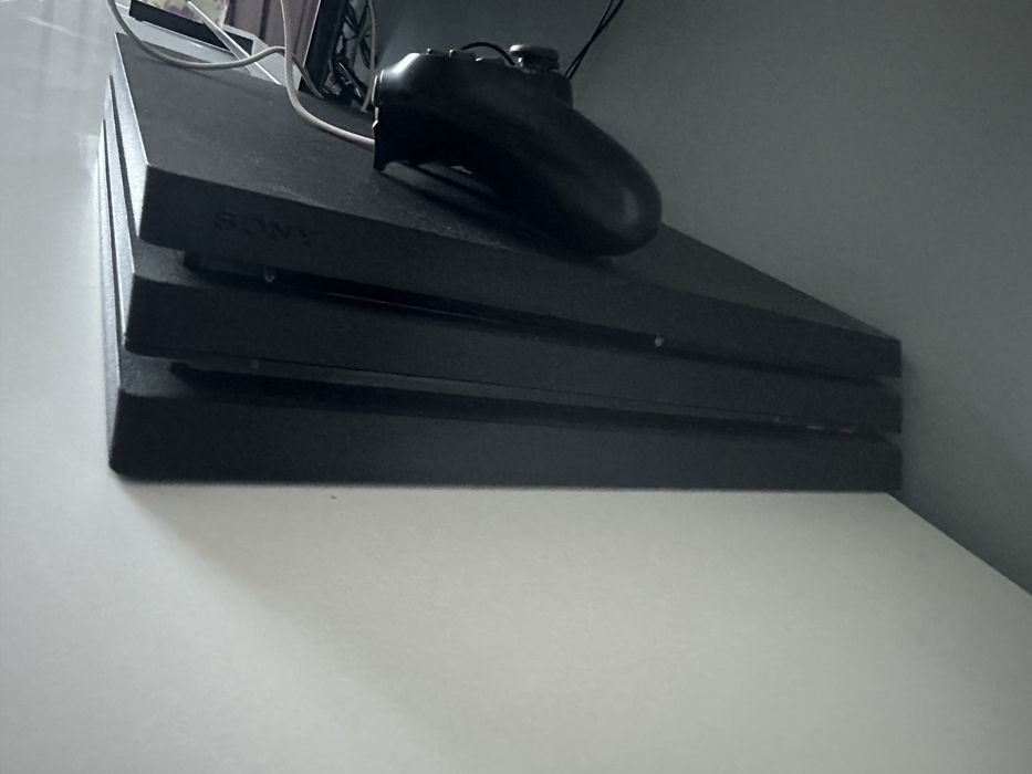 PlayStation 4 Pro, curatat recent