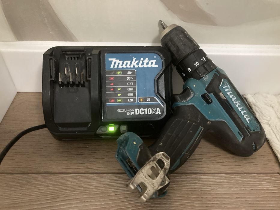 Makita filetanta  si incarcator HP331D (10.8v)