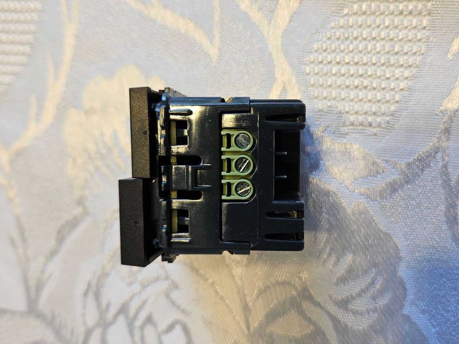 LED бутонен димер Bticino Classia RG4411