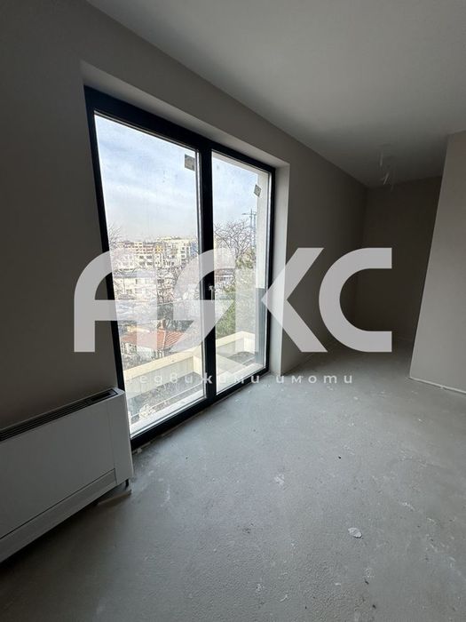 Тристаен апартмент в кв. Хладилника