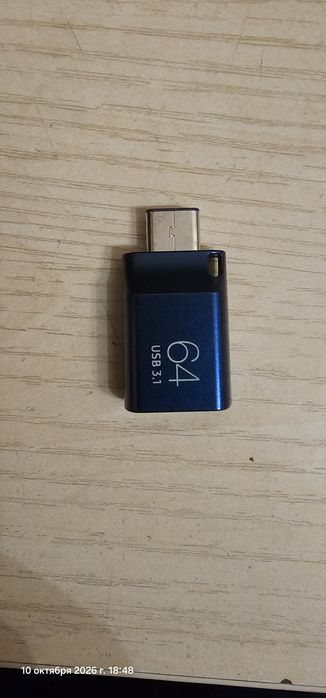Продам флешку на 64 Гигабайт
