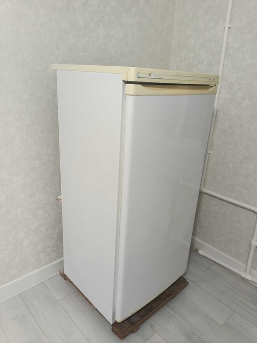 Жұмыс істеп тұрған холодильник