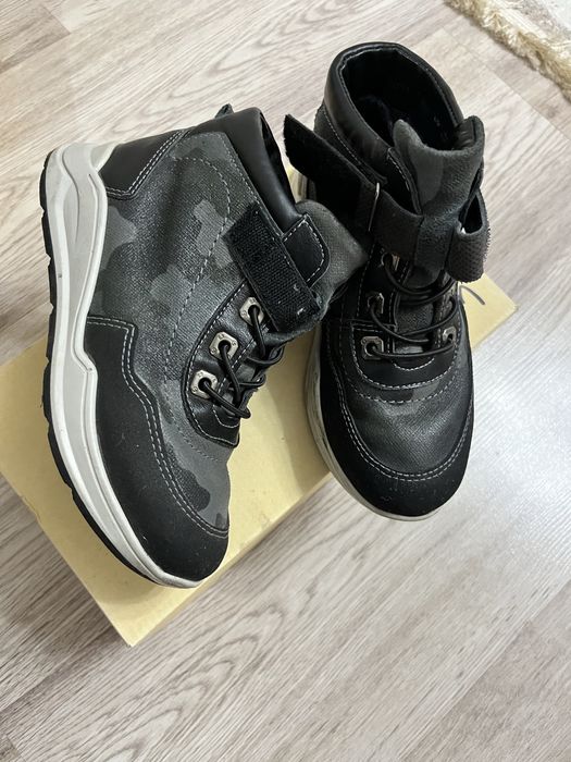 Продам демисезонные ботинки