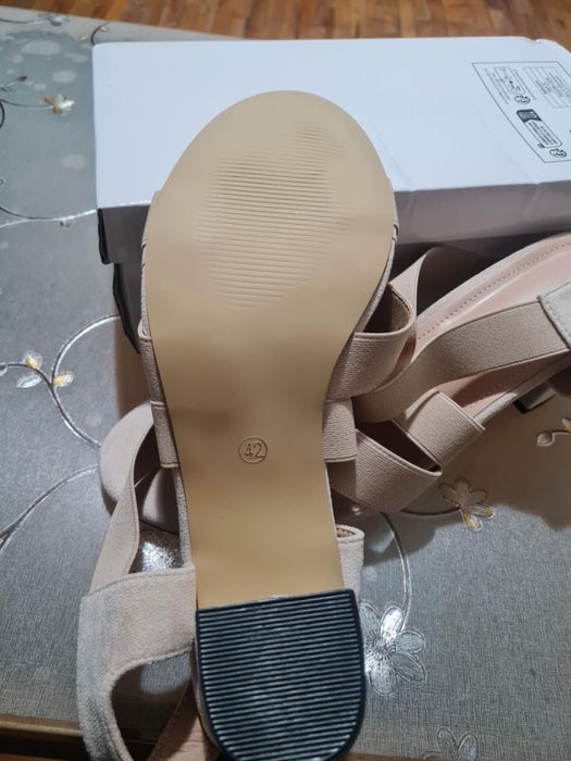 Летни сандали на ток