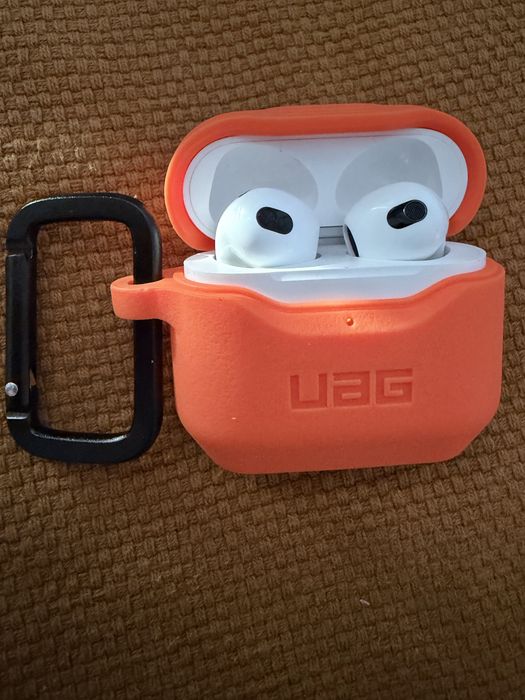 AirPods 3 MagSafe si husa UAG