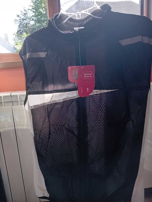 Vând geci/jachete impermeabile navigatie, protectie vant, ploaie - noi