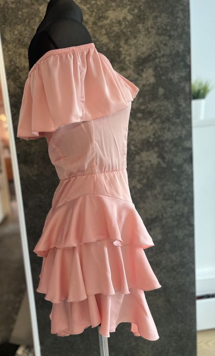 Vând rochie foggi mărime s material satinat