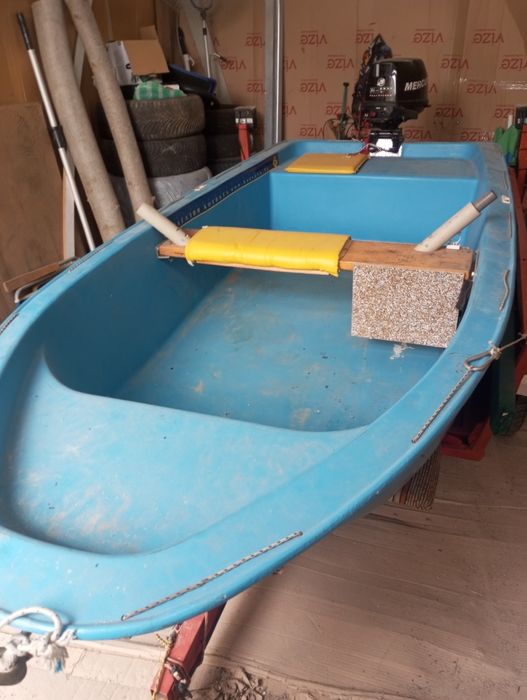 Продавам лодка тримаран