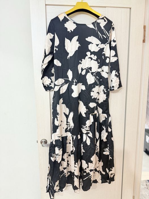 Киімдер сатылады