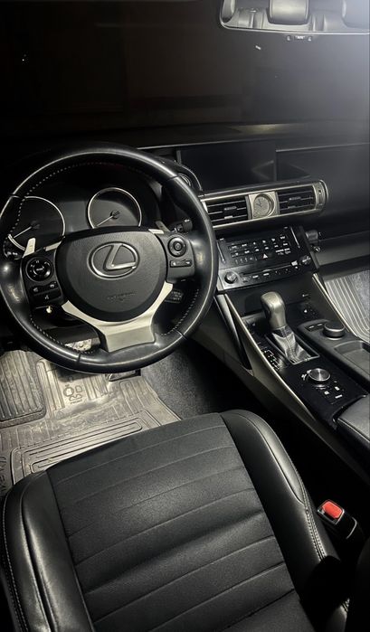 Lexus Is300h пълна сервизна история