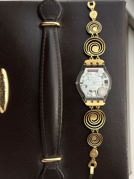 Часы женские SWATCH