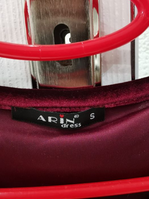 Дамска рокля / червено кадифе