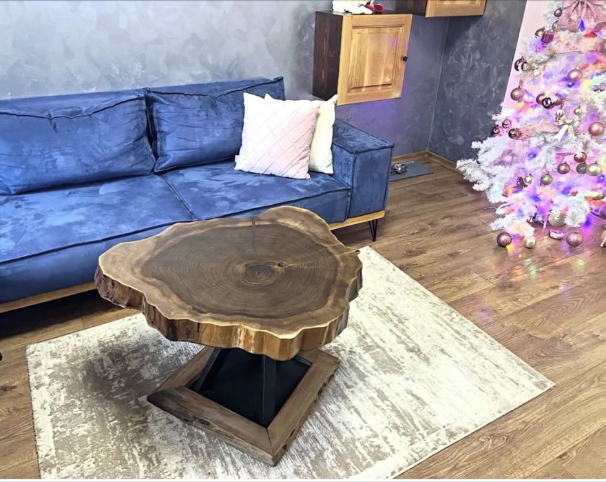 Уникална налична холна маса от орех