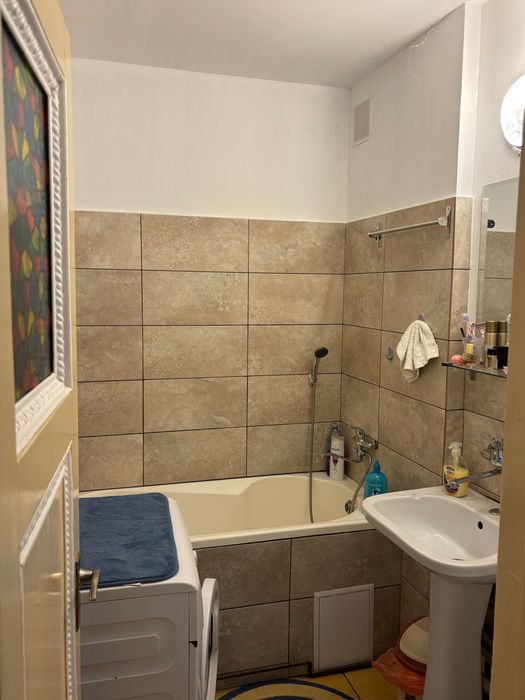 Vand apartament 2 camera in Campina, zona Scoala Centrala