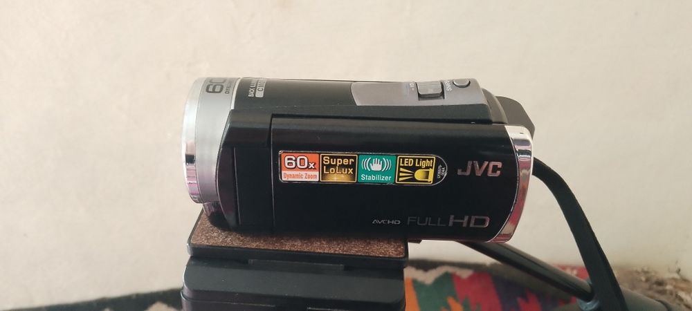 YUNTENG штатив ва видеокамера JVC сотилади