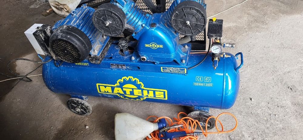 Продам электрический компрессор.