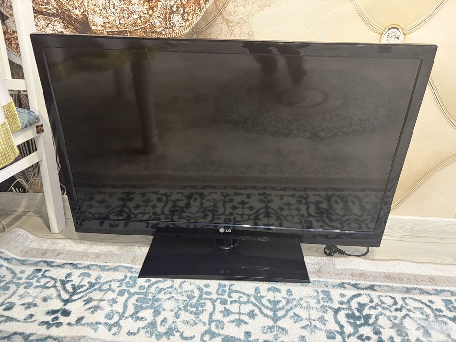 Телевизор LG почти новая