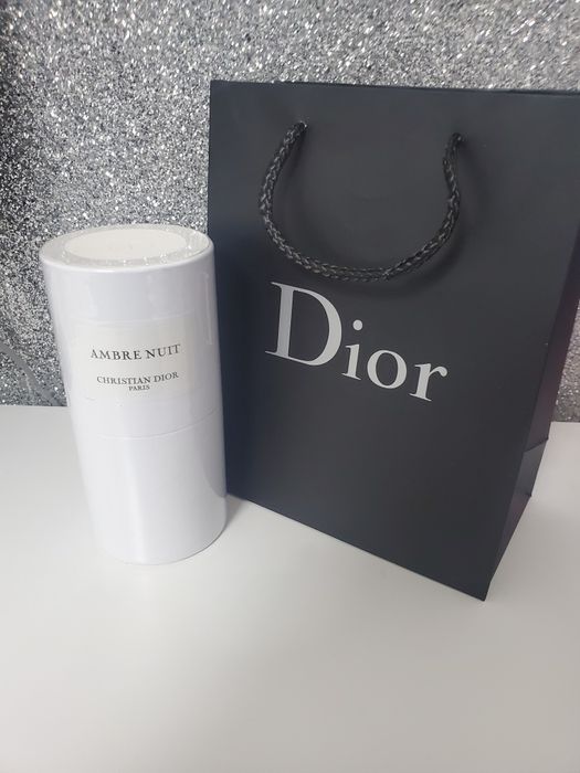 Гарантирана автентичност 100% оригинални просто с лек дефект