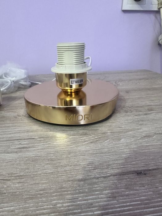 Настольная лампа