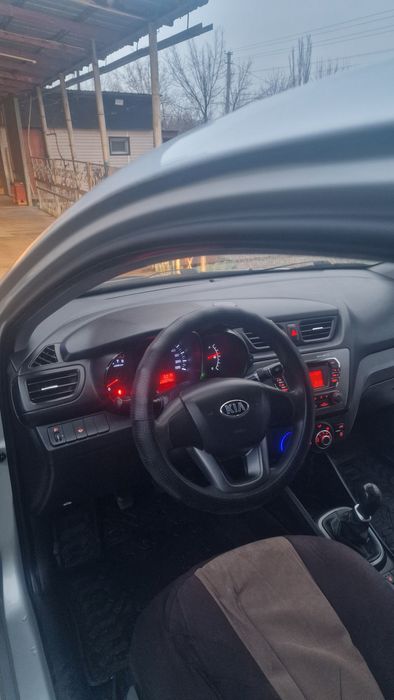 Продам машину Kia Rio