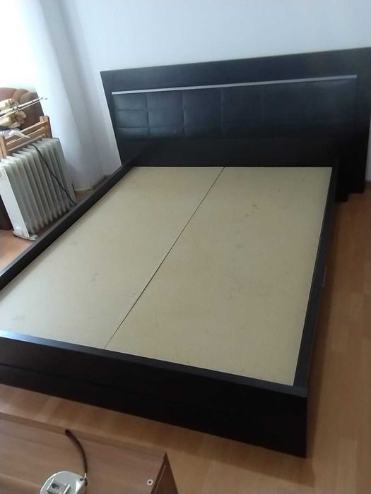 sifonier,2 corpuri suspendate si un pat