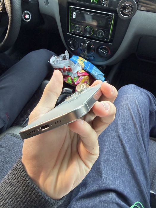 Iphone 15 pro 85% batareya