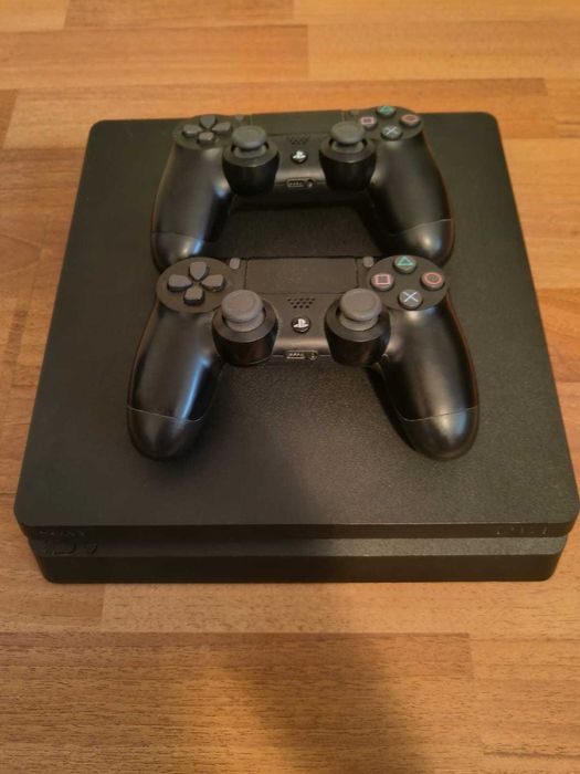 Consolă PlayStation 4 (PS4) 1TB + 2 Controllere + 2 Jocuri – Stare buna!