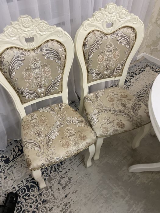 Продам  Стол и стулья