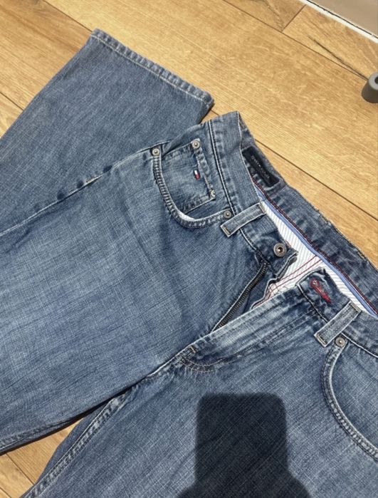 Blugi TOMMY HILFIGER, barbati, marimea 32/32, in stare foarte buna