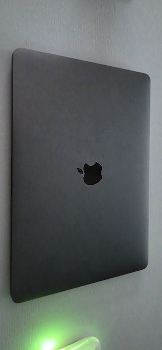 Aple MacBook pro m2