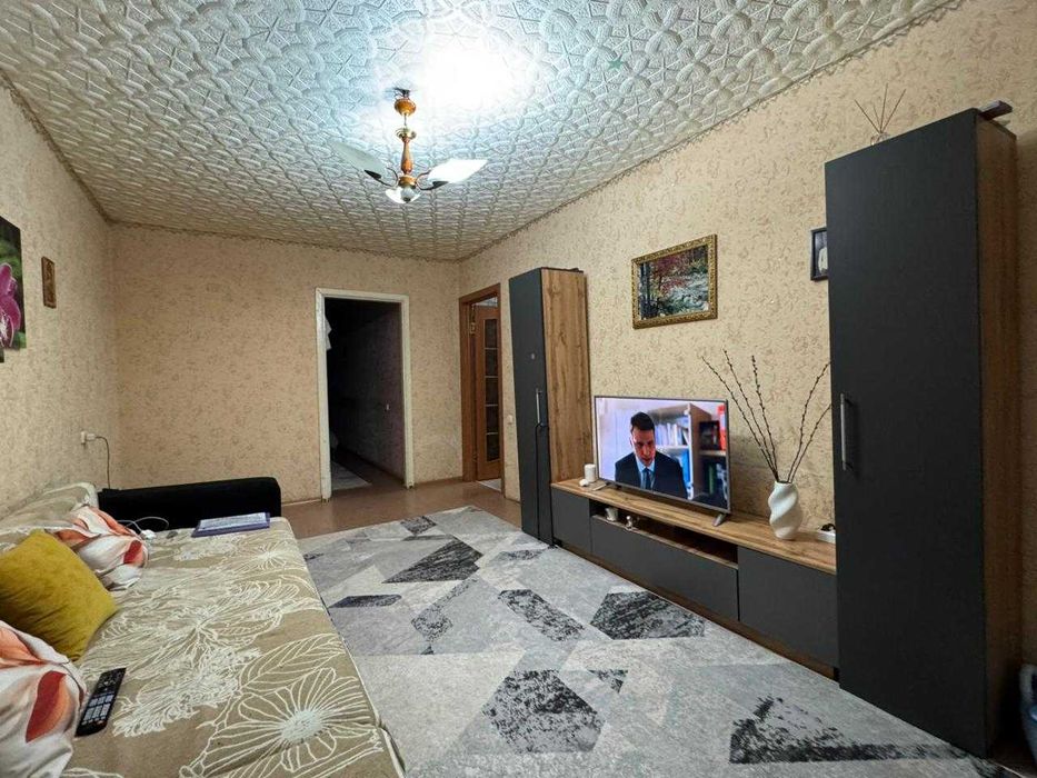 Продам 7 мкр на 1 этаже НЕ УГЛОВАЯ