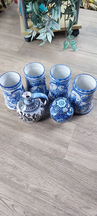 Set de ceramică Delftware, rare, cu ștampila, 4 cani/vaze, ulcior