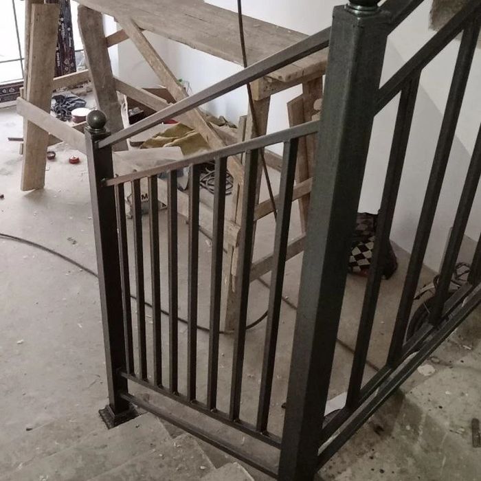 Temir darvoza.lestnitsa.naves.angar.