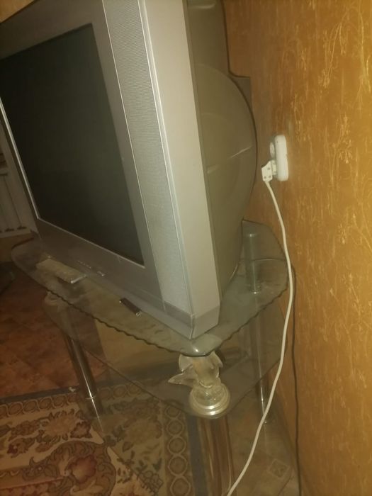 Телевизор с подставкой