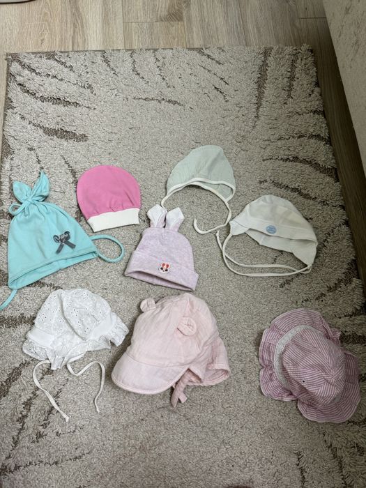 Пакет детских вещей на девочку шапочки