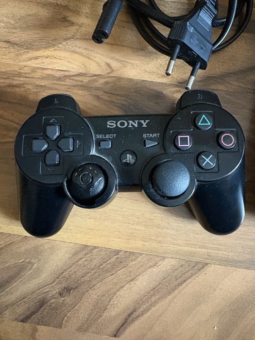 ps3  cu maneta defecta si doar cu cablu de alimentare