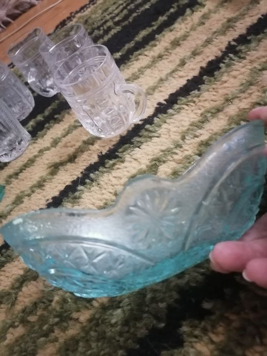 Посуда стеклянная. Рюмки, салатницы и кружечки.