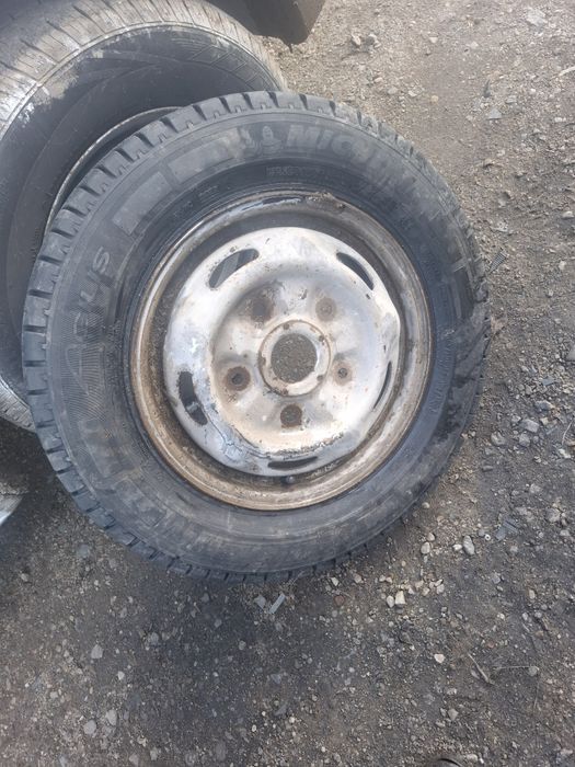 Vand roata rezerva R 15 ford tranzit are anvelopa 195 70 15 C michelin