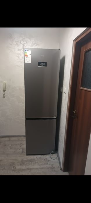 Bulevardul Independenţei parter la 100 m de Calea càlaraşilor.