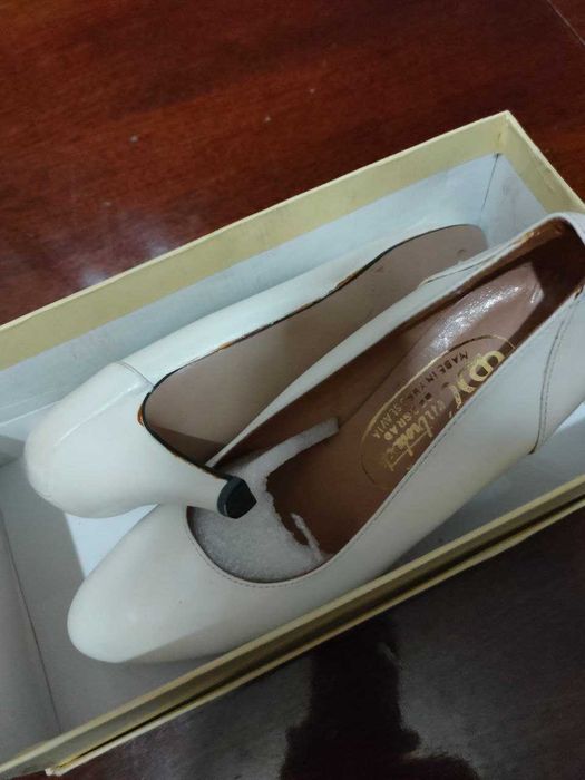 Туфли женские белые. Продаю